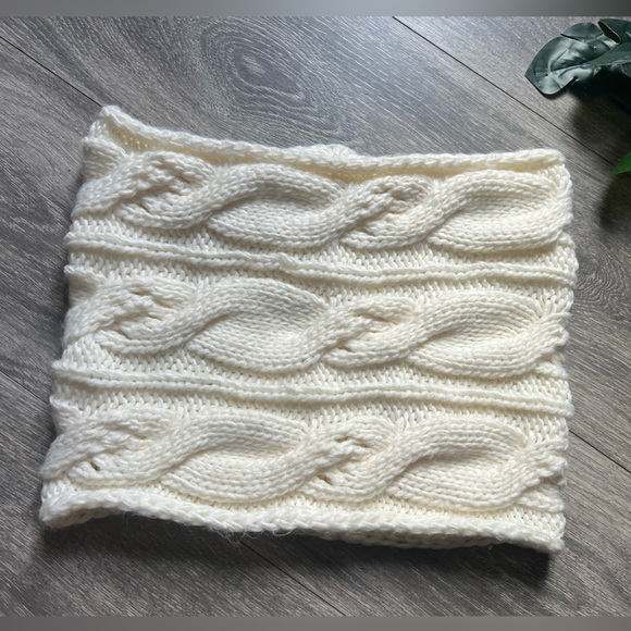 Gap funnel neck warmer, cable knit infinity scarf in cream. One size - Picture 1 of 4